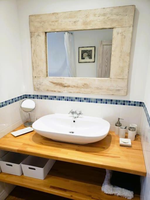 The Coach House- Stunning Detached Coastal Home, With One Car Parking Space, By Historic Deal Castle Kültér fotó