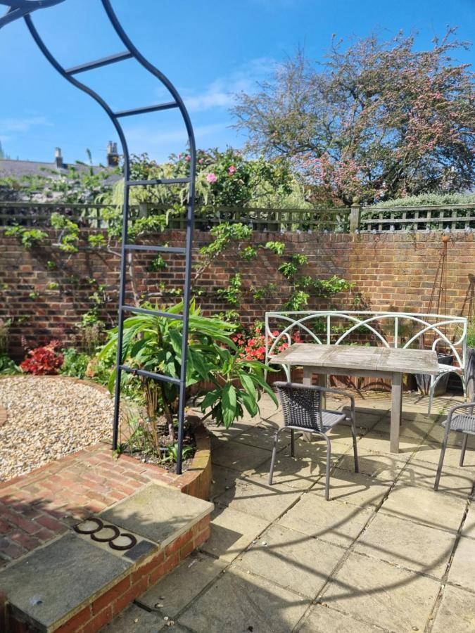 The Coach House- Stunning Detached Coastal Home, With One Car Parking Space, By Historic Deal Castle Kültér fotó