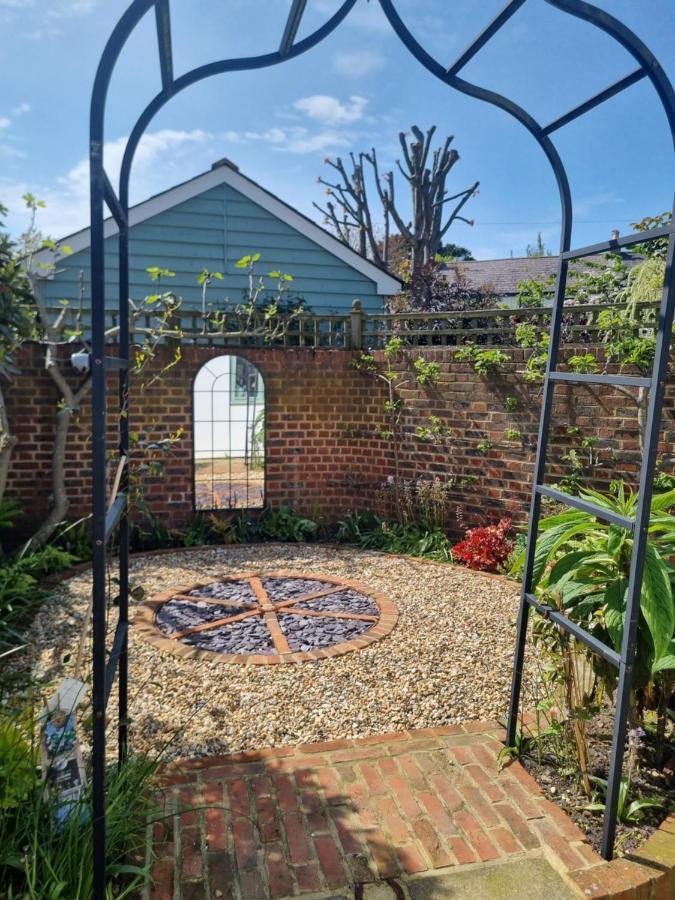 The Coach House- Stunning Detached Coastal Home, With One Car Parking Space, By Historic Deal Castle Kültér fotó